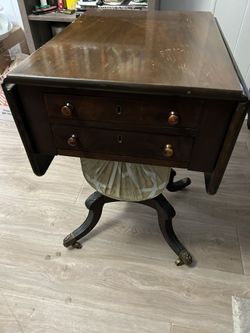 Antique William IV style Drop-Leaf Work Occasional Table Flame Mahogany, circa 19th Century