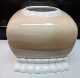 Ivory & Tan Scallops Ceramic Tissue Holder New Without Tags