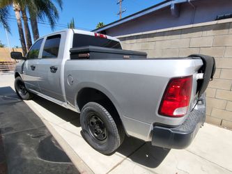 2016 dodge ram 1500 crew cab 4x4 v6 clean title 107,000 miles gas, e85 perfect Condition
