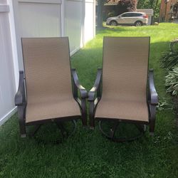 Sunbrella Prestige swivel deck chairs