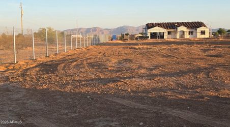 Wittmann 1.14 acres For Sale with Water