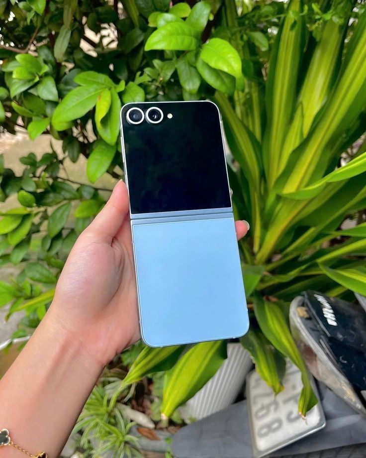 Samsung Galaxy Z Flip 6 256gb  Unlocked, FREE Smartwach/ Headphones. Pay $1 Today Rest in payments. NO CREDIT NEEDED FINANCING