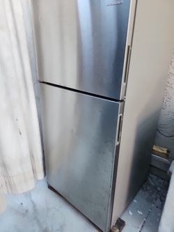 Amana Fridge  Make Offers 