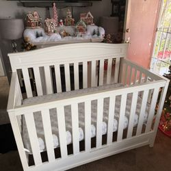 Baby Crib With Brand New Mattress Two And One Mattress And The Crib Is Two And One As Well