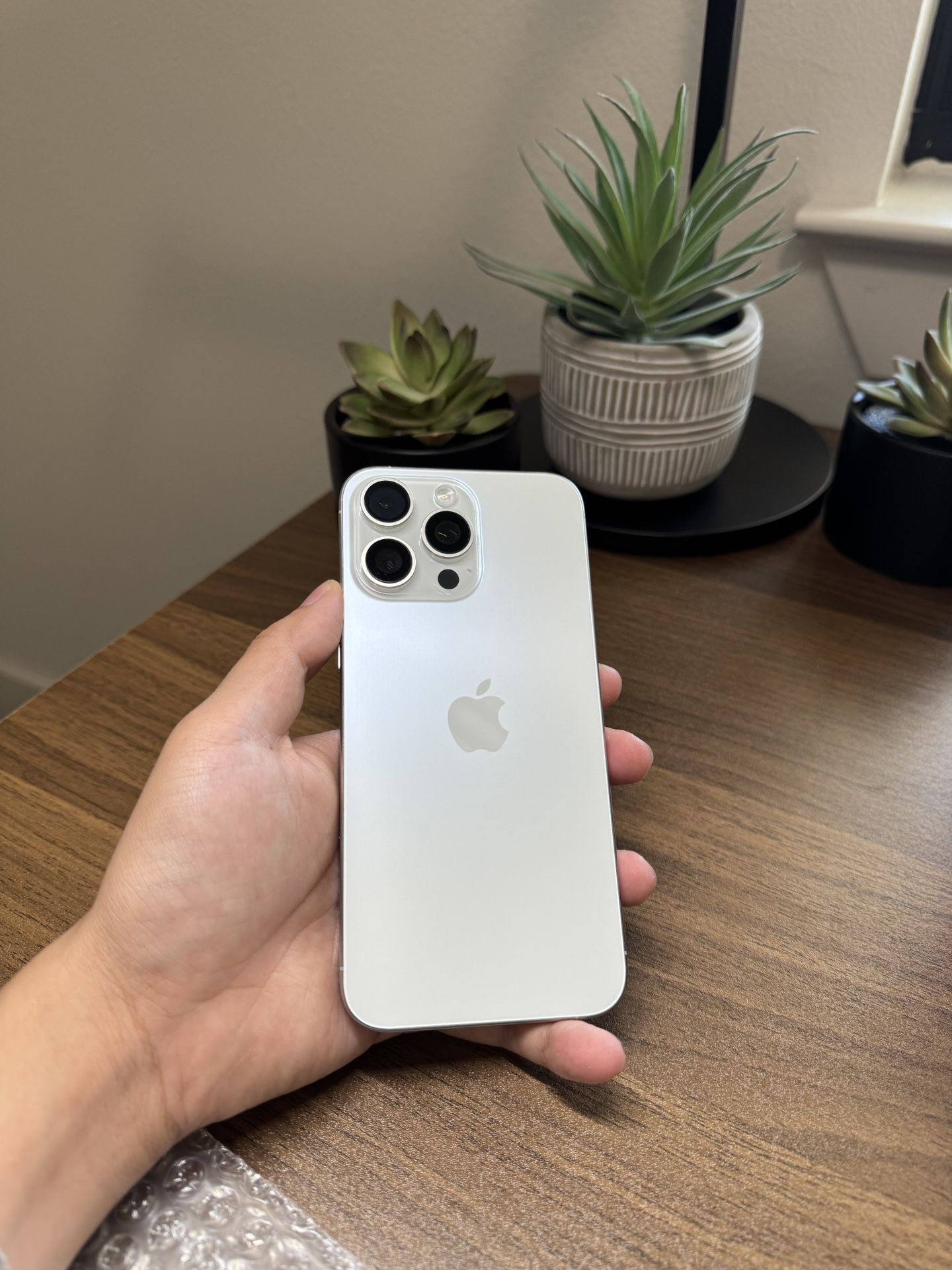 iPhone 15 Pro Max 256gb White Titanium 🤍 Unlocked Any Carrier! Verizon AT&T Cricket T-mobile Metro Mexico Tambien 🇲🇽 international