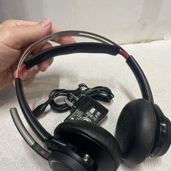 Plantronics PLT Voyager Focus  Noise Cancelling Headset with Mic, Wireless for Cellphones