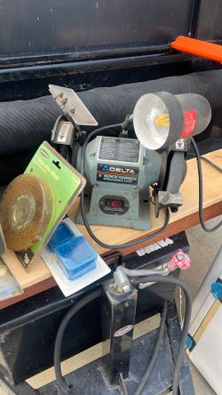 Delta 6 inch bench grinder