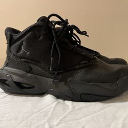 Jordan Max Aura 4 Kids 6Y Black Sneakers