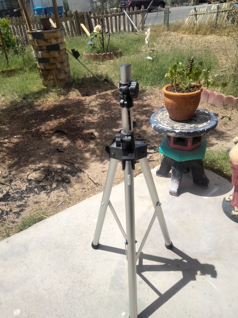 Tri-pod