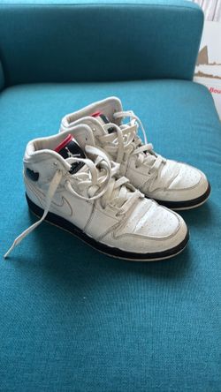 Jordans size 5.5y fits women’s 7