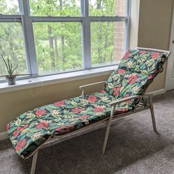 Lounge Chair And Cushion With Double-sided Design 