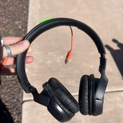 JBL HEADPHONES BLACK WITH CORD 