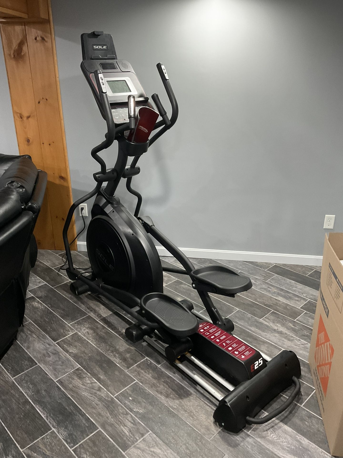 Sole Fitness E25 Elliptical Trainer