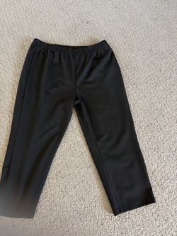 Black capris