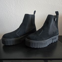 Puma Mayze Chelsea Suede Boots—Black (Size 10 Womens)
