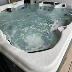 CalSpas 7 person Hot Tub