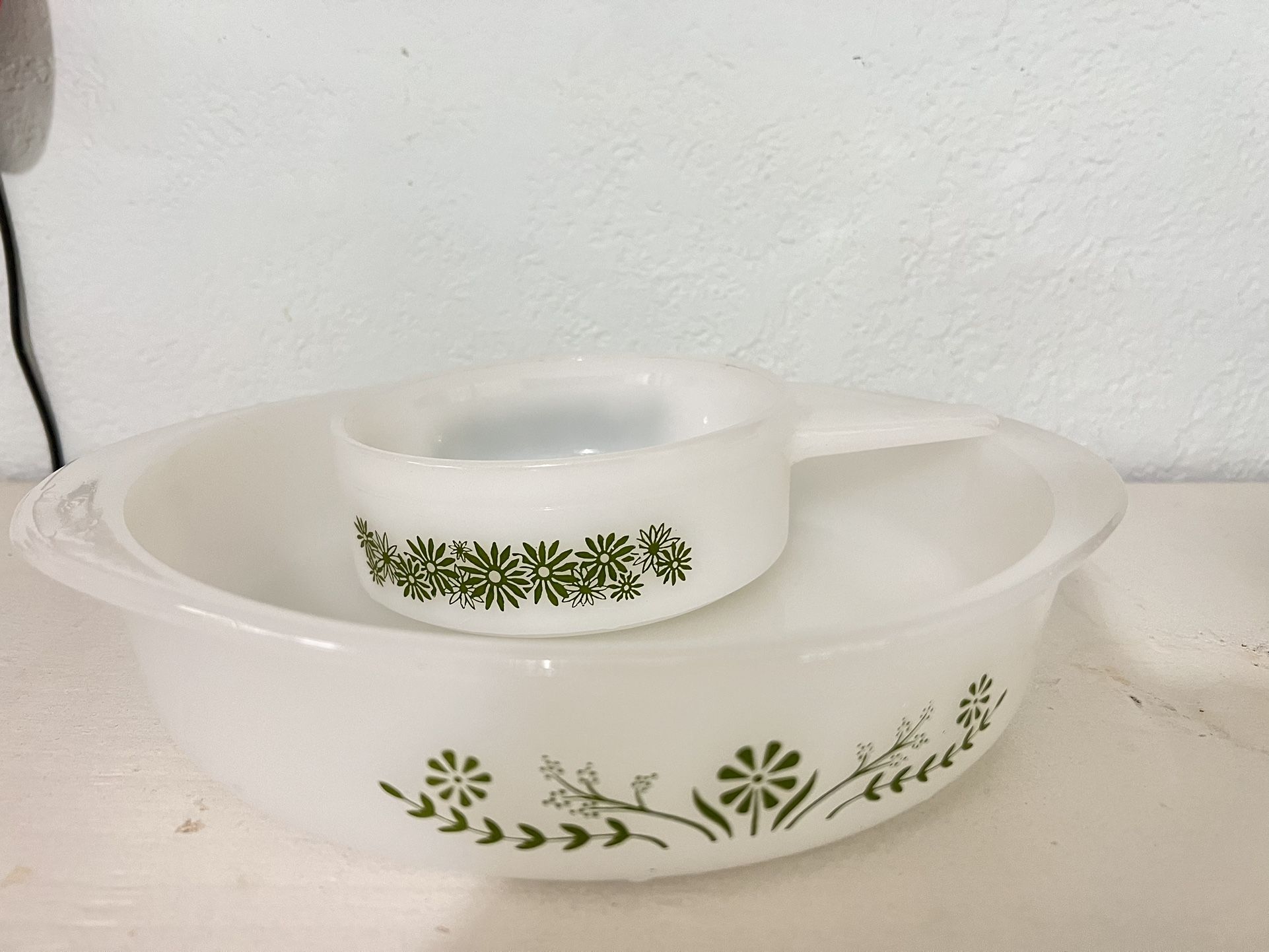 Vintage Milkglass Bowl green Primrose design 2 pieces