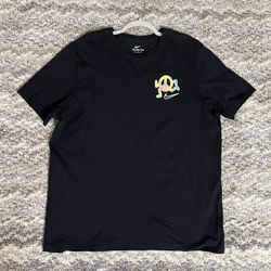 🏆Nike Graphic Shirt🏆