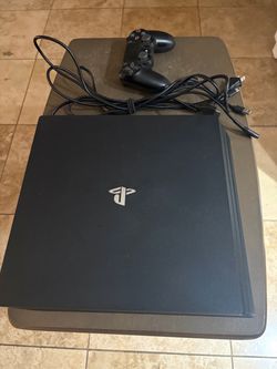 Sony PlayStation 4/with cables and 1 controller
