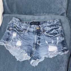 Aeropostale Women’s Medium Wash Distressed Jean Booty Shorts 