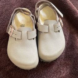Little kids, Birkenstocks
