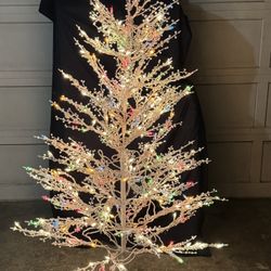 5’ GE Winterberry Lighted Christmas Tree