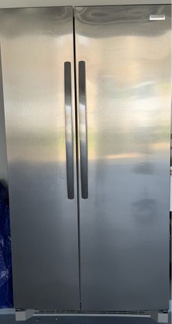 Frigidaire Side-by-side Refrigerator $700