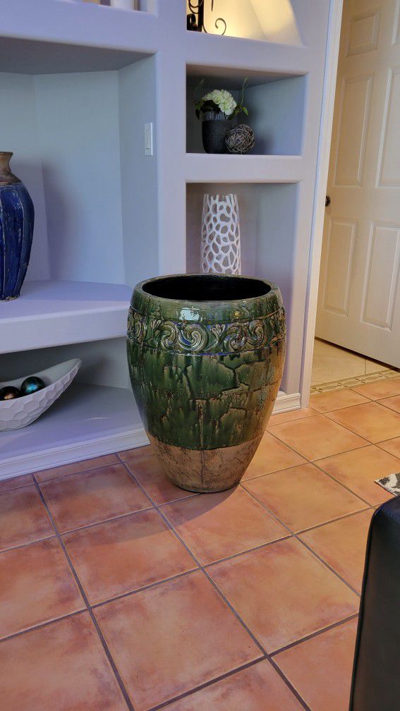  Ceramic Pot 