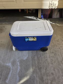 Igloo 38-Quart Wheelie Cooler (Feel free to reasonable send offer)