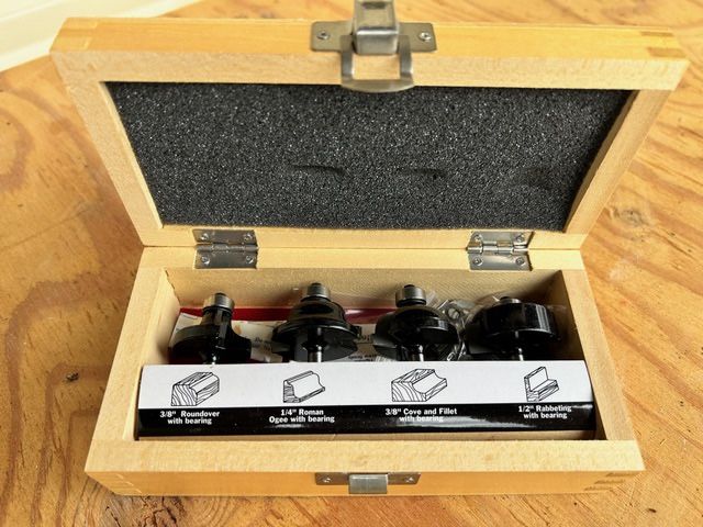 Set of 4 router bits 