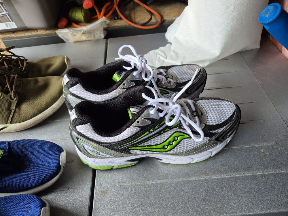 Saucony Grind Tornado Size 9