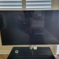 65 Inch TV Samsung UN65JS8500, 3D Capable incl. 4 X active 3D Glasses.