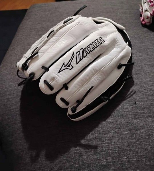Mizuno Baseball Glove