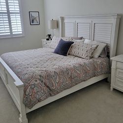 King bed frame (FREE 24H DELIVERY AND SETUP)