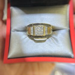 10KT YELLOW GOLD DIAMOND RING