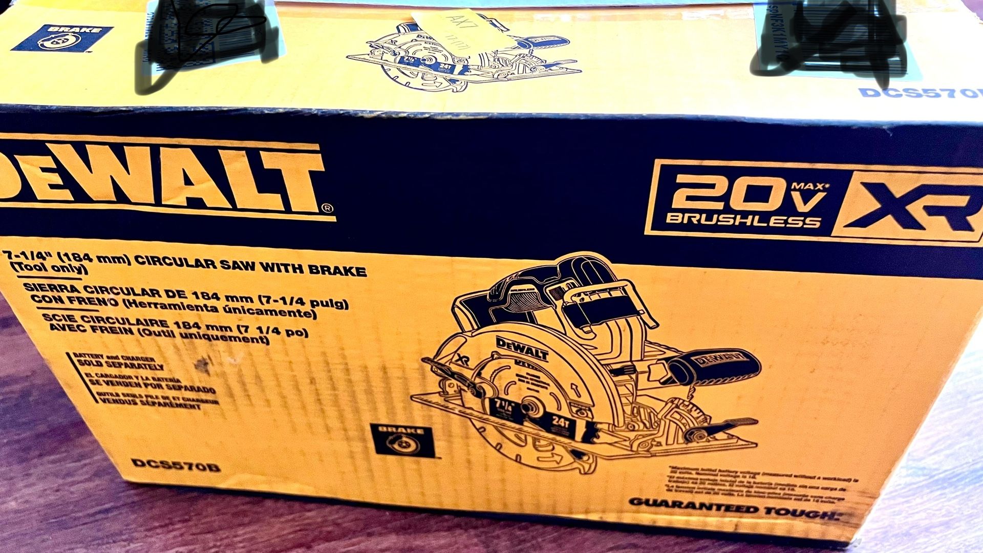 DEWALT 20V MAX* XR® BRUSHLESS 7-1/ 4" CIRCULAR SAW WITH POWER DETECT (Tool Only) (DCS574B)