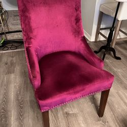 2 BEAUTIFUL OVERSIZED PINK VELVET SITTING CHAIRS