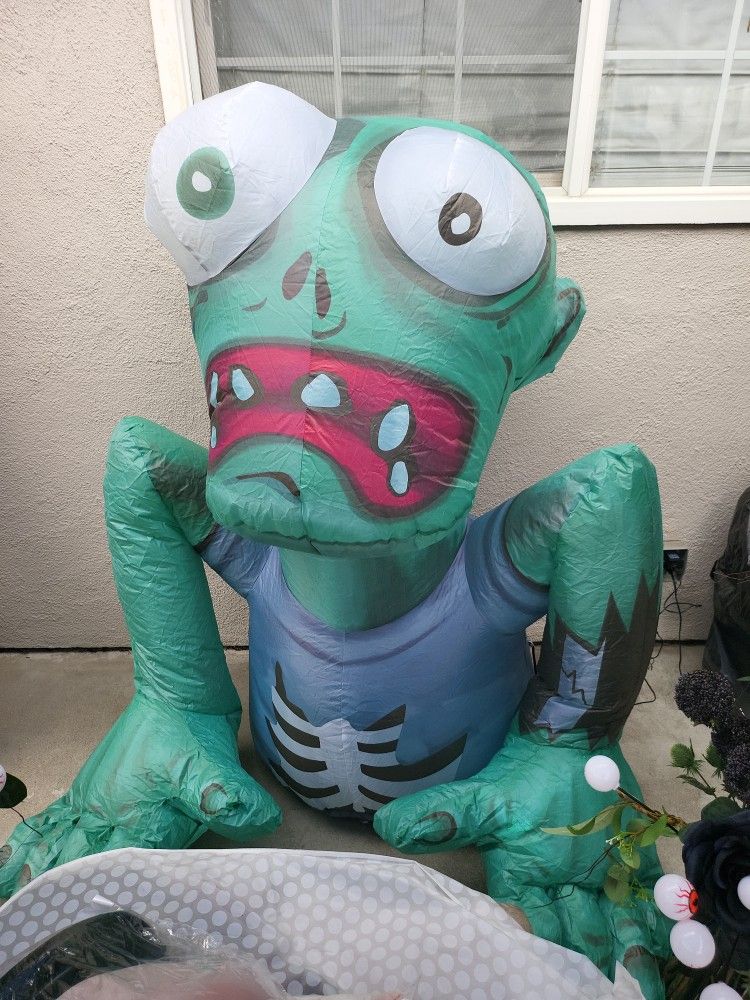 Halloween Inflatable Zombie