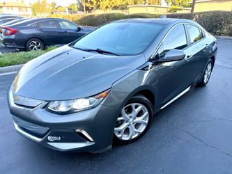 2017 Chevrolet Volt Plug-In Hybrid Sedan