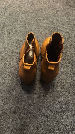 Tinted size 9 Brown wedge boots
