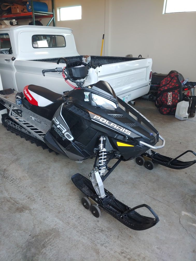 2013 Polaris snowmobile