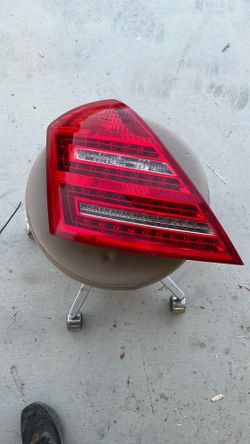 Tail light 2012 mercedes s550