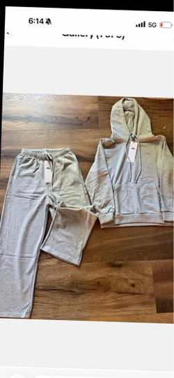 Alo Yoga Hoodie and Sweatpants Set