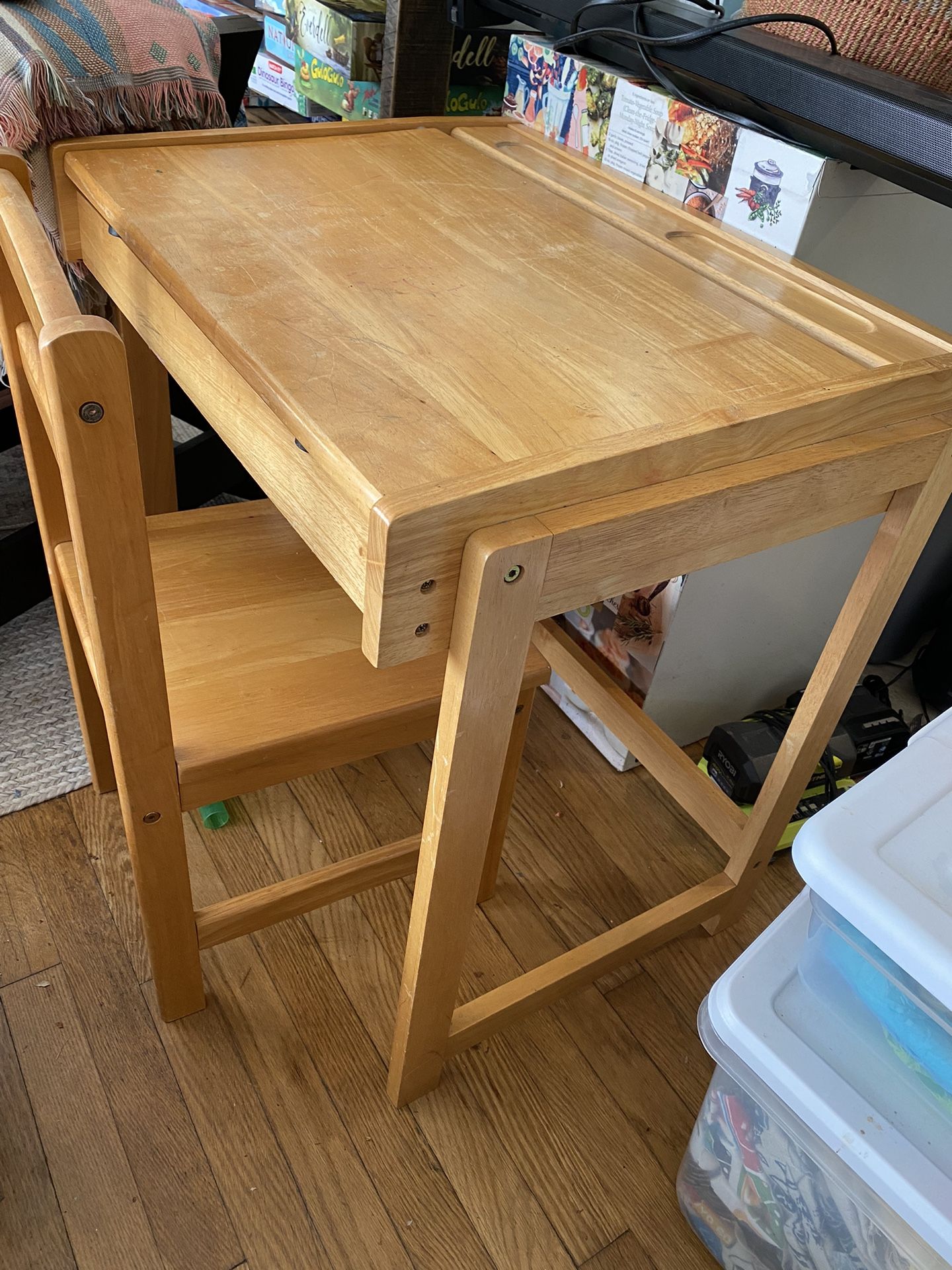 Kids Desk With Chair 