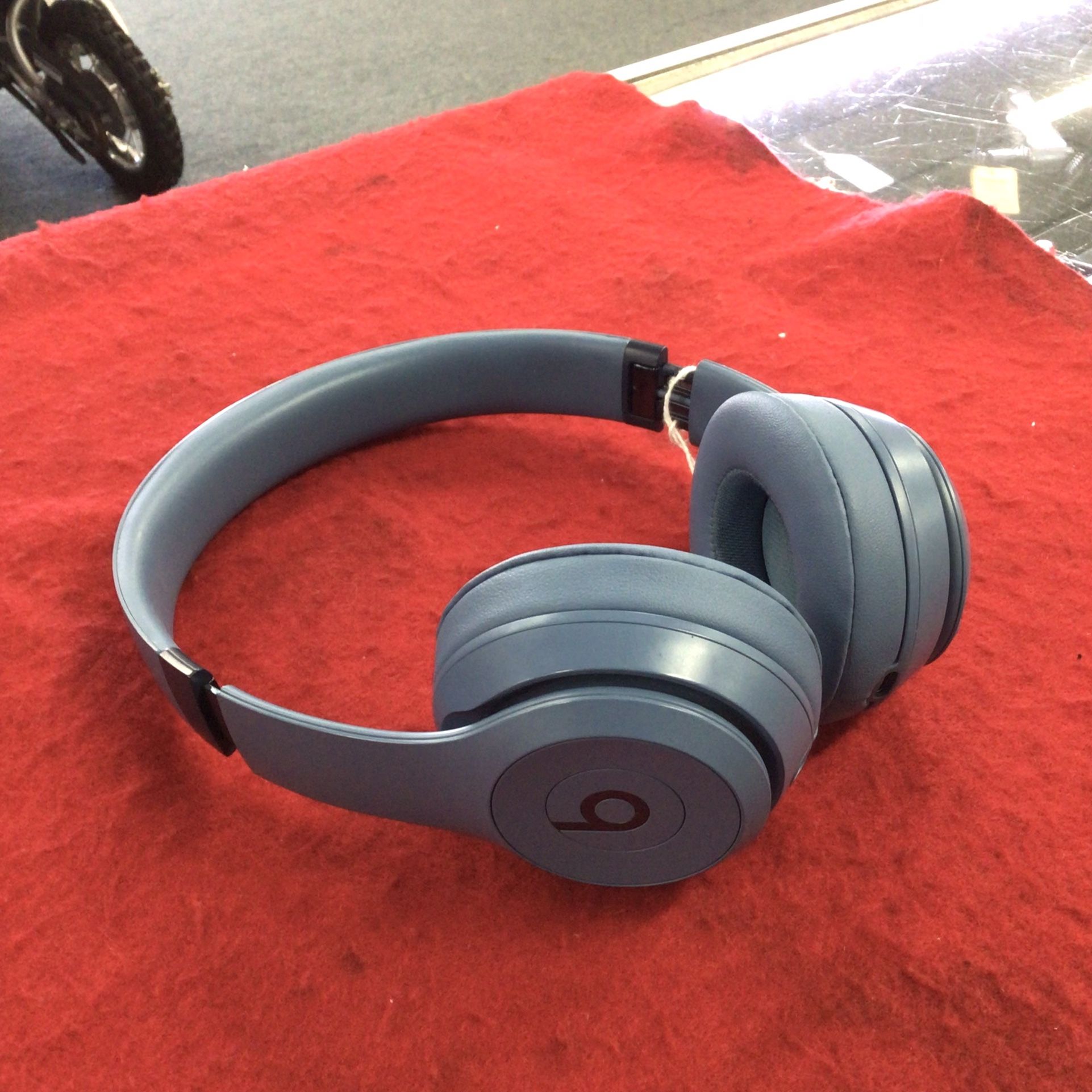 Beats Solo 4 - Wireless Bluetooth On-Ear Headphones-Blue 💵 💳 💵 Cash and Card Accepted