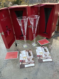 Two beautiful vintage Waterford Two turtle Dove Fine Crystal Flutes   