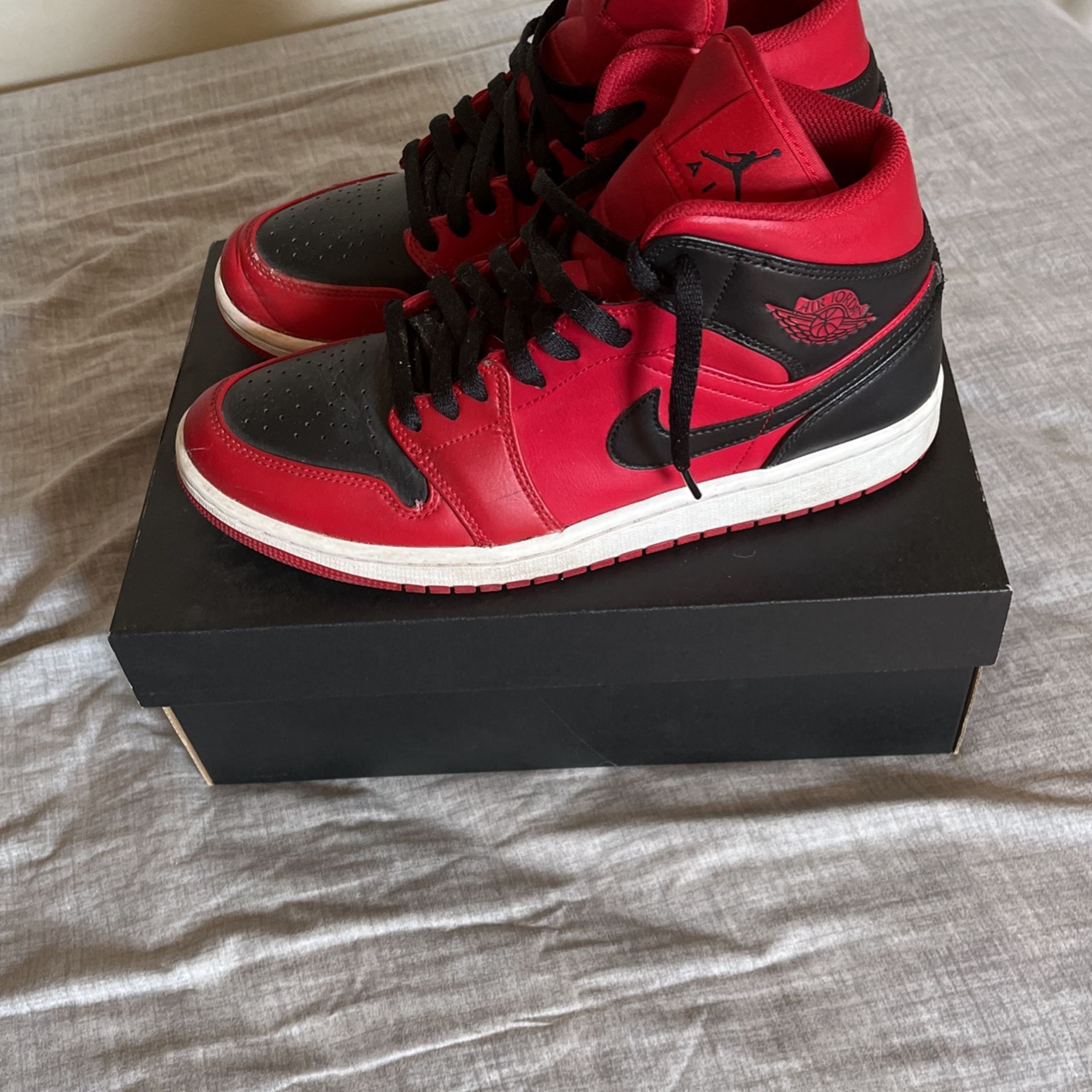 Jordan 1 Red and Black Size 8.5