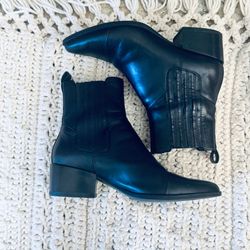 Leather boot size 40 with 2" heel.
