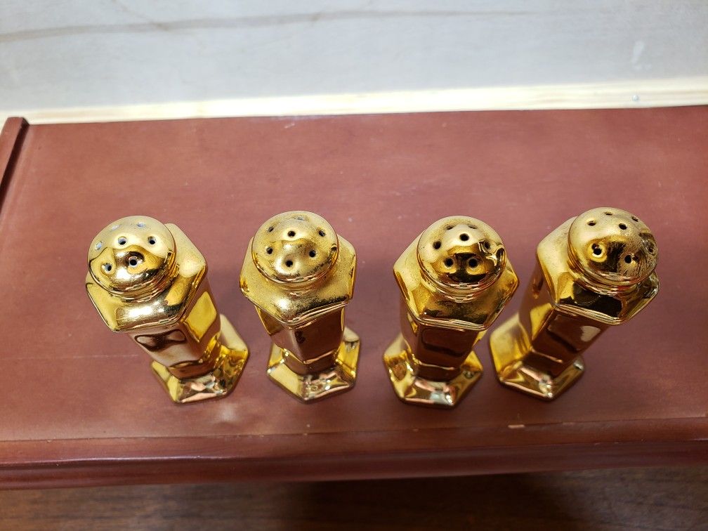 Vintage Czechosolvaki Porcelain Salt Pepper Shakers