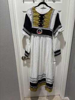 Brand new white afghan dress I got it as a gift it’s not my color size M never been used